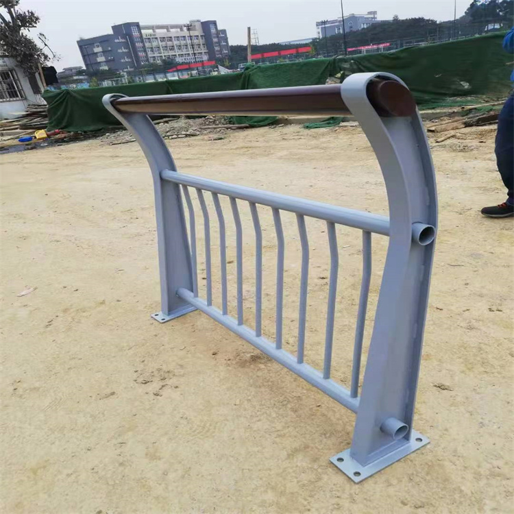 复合管天桥防护栏型号齐全