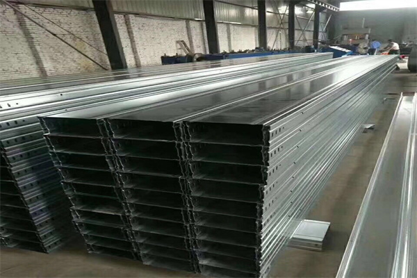 大跨距梯式桥架专业厂家大量现货