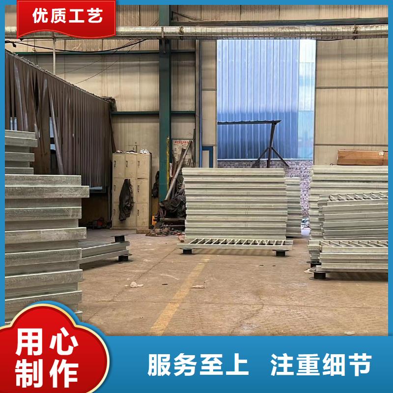 专业生产制造防撞钢护栏公司厂家拥有先进的设备