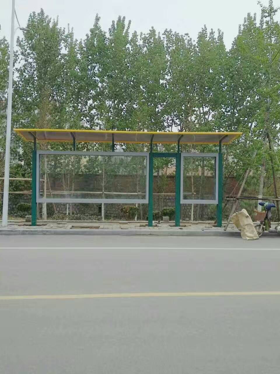 【公交站台,路灯杆道旗实力见证】