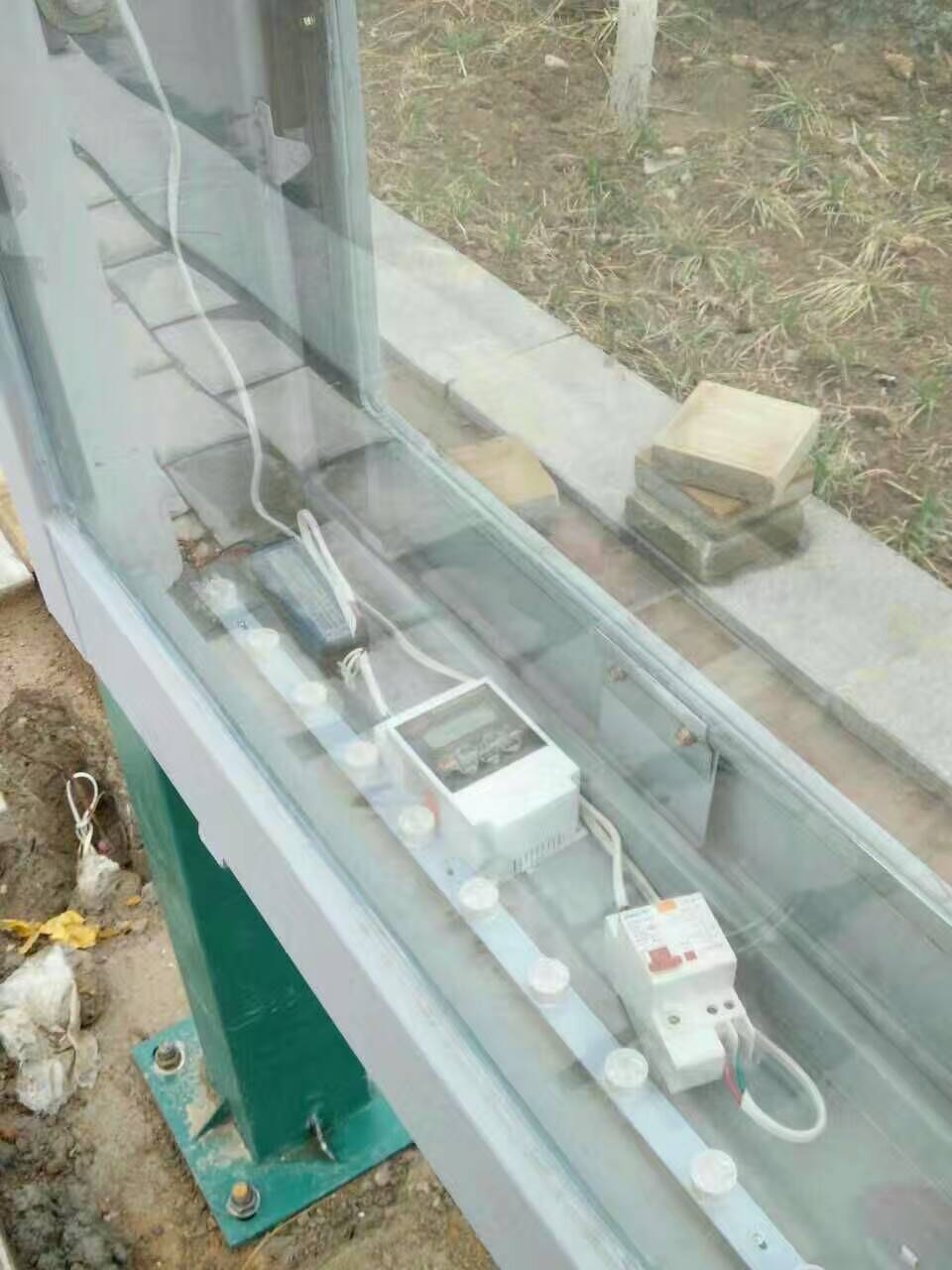 候车亭,小区值班室敢与同行比服务